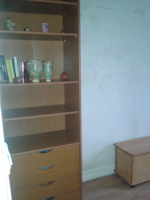 espace de rangement de la chambre