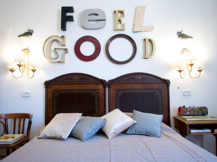 Main bedroom: the king's size double bed