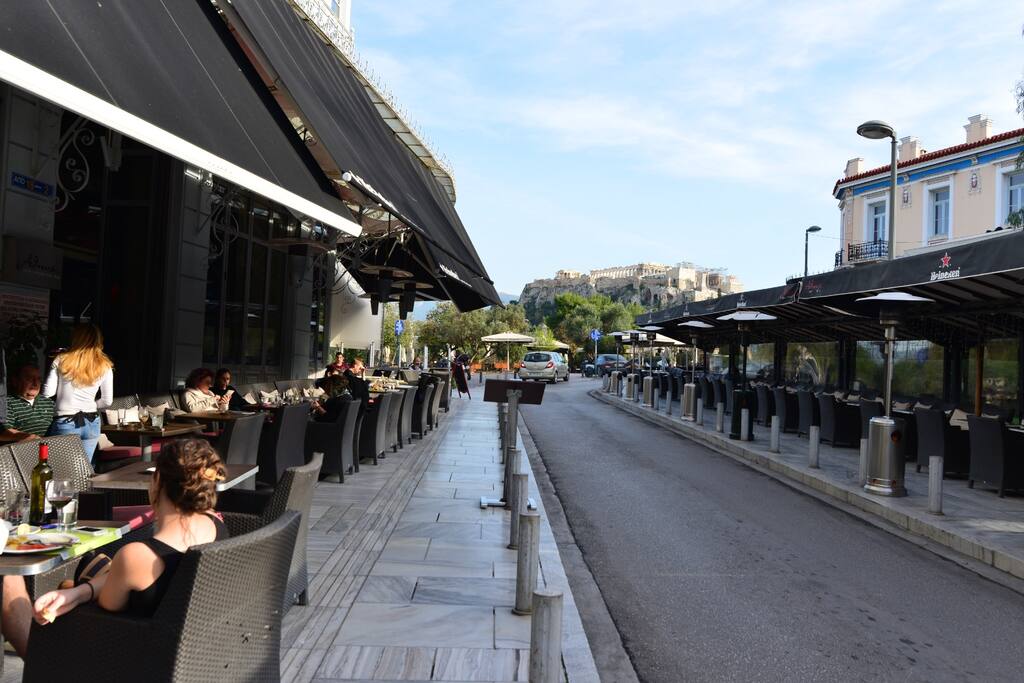 Pedestrian street of the Acropolis is only 4 minutes walking