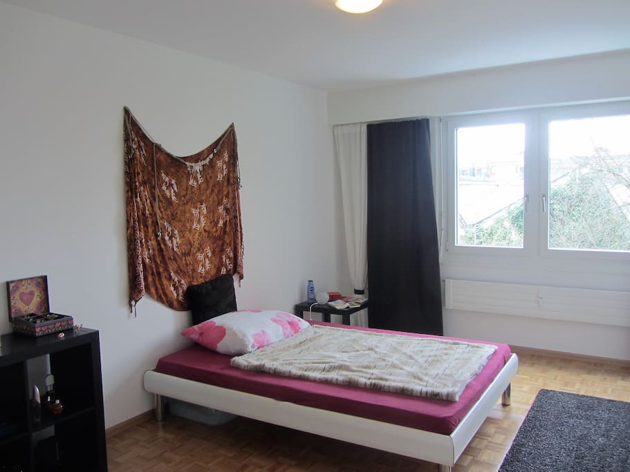 Big bedroom (in summer: beautiful green view)