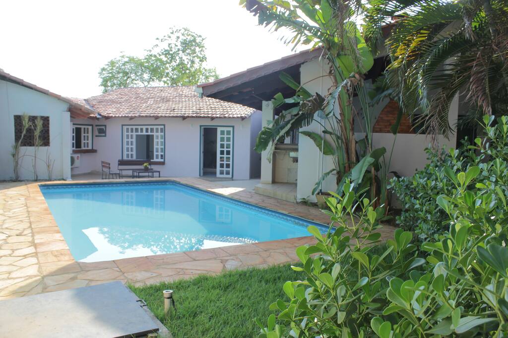 Vista da piscina e da Casa 02