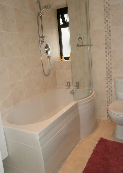 Private bathroom, Shower and bath