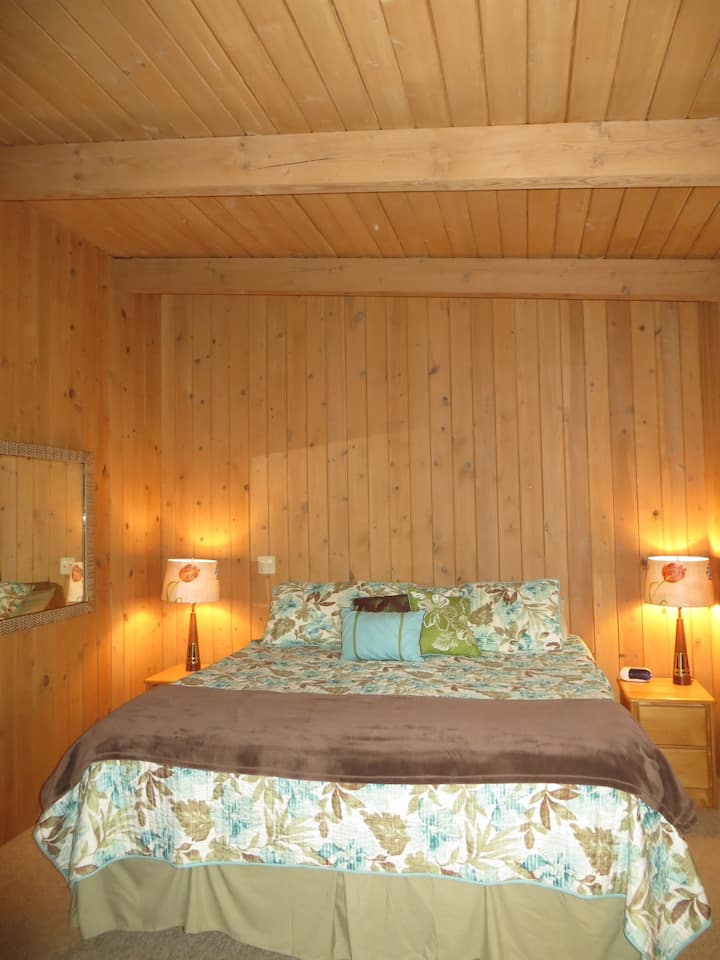 加大双人床卧室