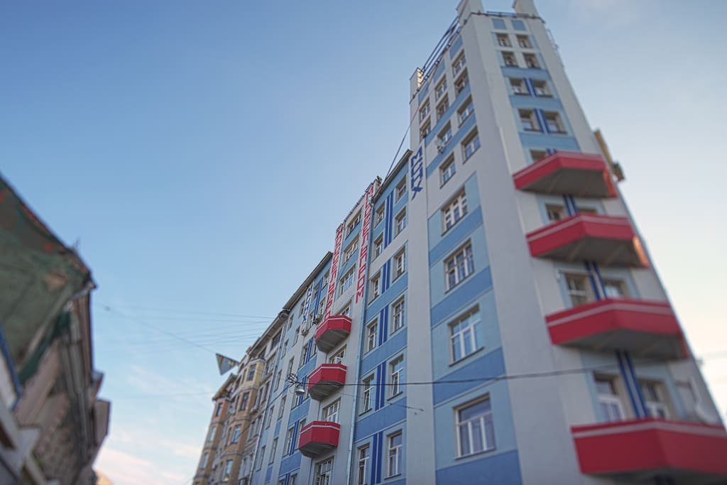 house fronts to Arbat square
