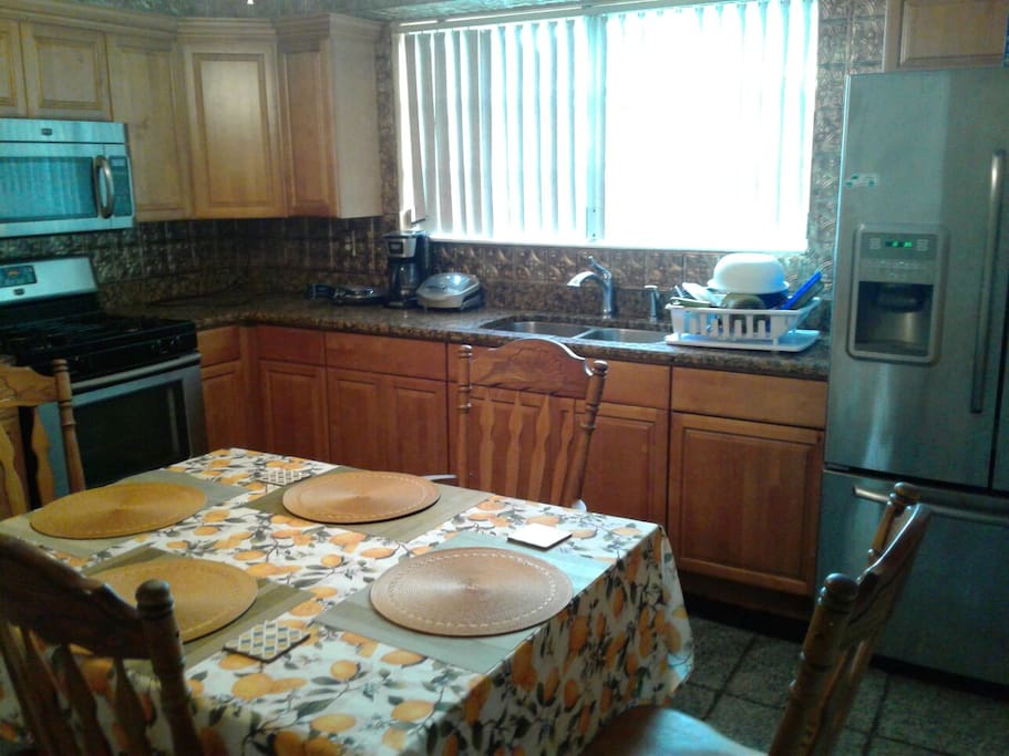 Nice kitchen with a gas stove, Refrigerator, Microwave and utensils. So that you don't have to go out and eat every night