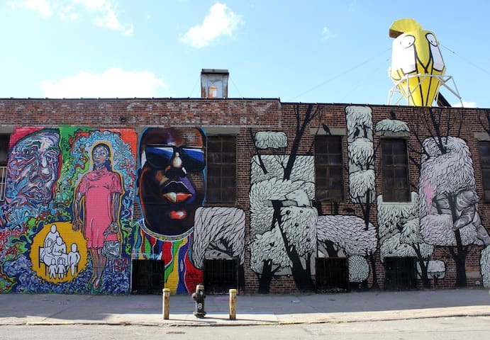 Convenient Bushwick Room for 1 or 2 Guests