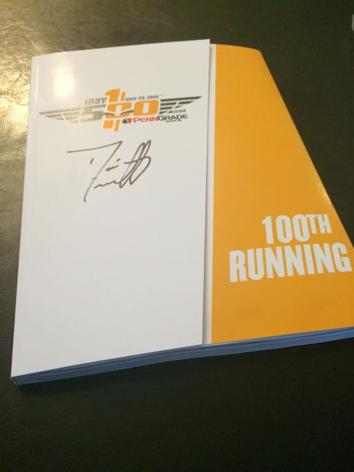 Complementary program with autograph of Dario Franchitti. This is our gift to you!
