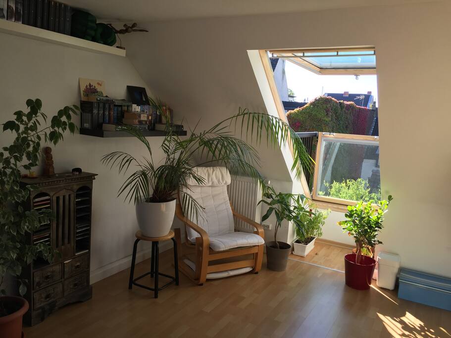 Schlafzimmer mit schöner Leseecke