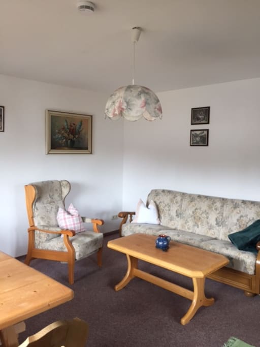 Wohnzimmer mit Ausziehcouch