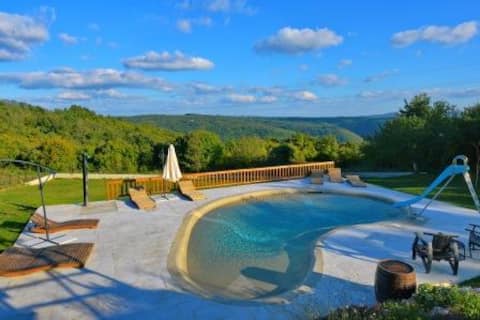 Top Airbnb: Villa with large garden and pool in Općina Barban