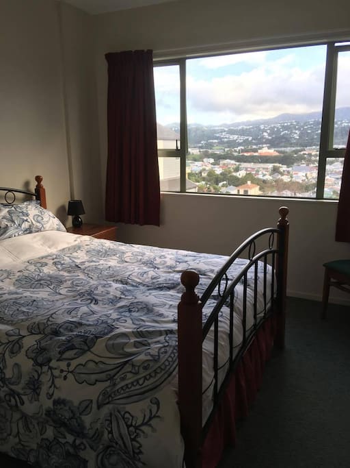 Super comfy bed, great light