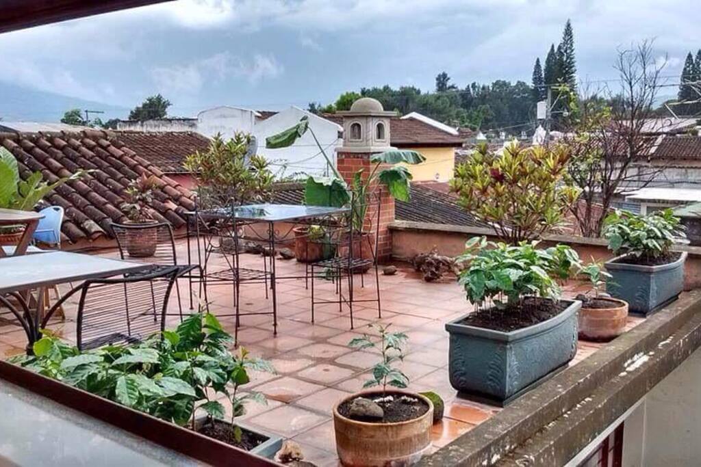 Terraza vista a los volcanes .