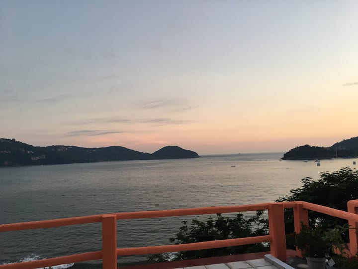 Serviced apartment in Zihuatanejo · ★4.65 · 2 bedrooms · 3 beds · 1 bath