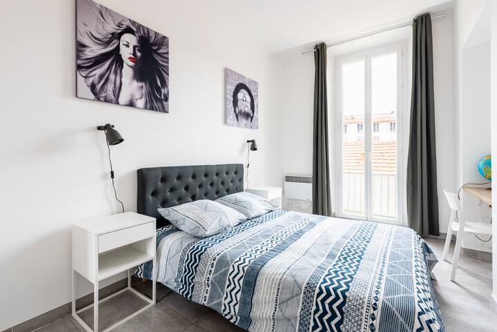 Chumba cha kulala chenye kitanda cha watu wawili