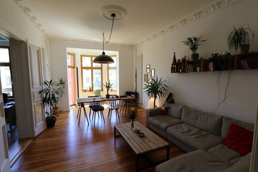 Large and bright lounge and dining