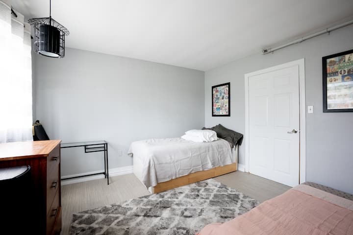 Спална соба 1 во планинска куќа, две единечни 