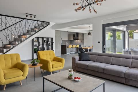 Successful Airbnb property: Villa Nea, spacious and modern with private pool in Pula