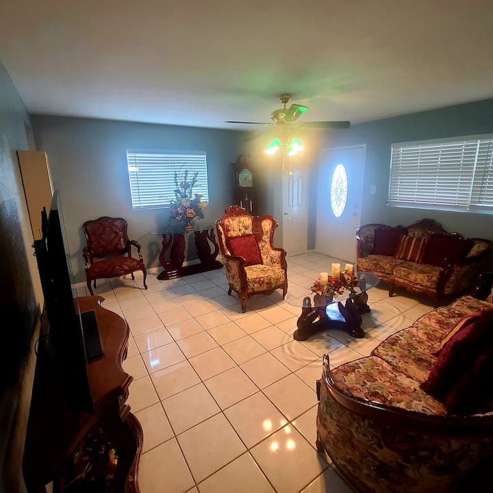 Home3bdrm/cielovistamall/basset/delsolhos/epcc/i10 - El Paso, TX