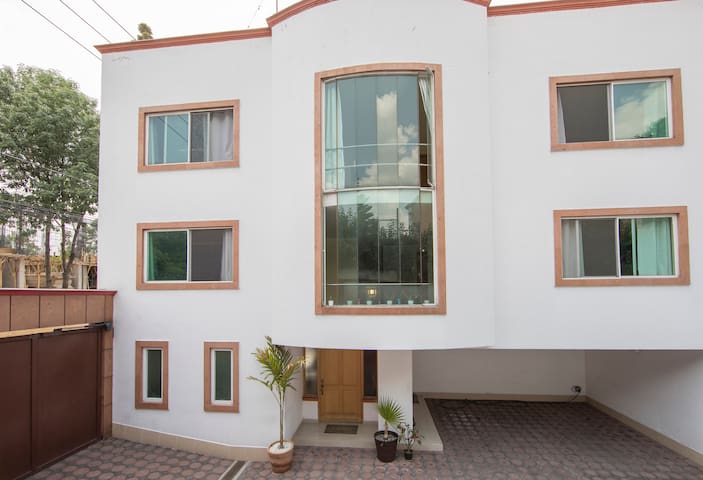 Linda Casa Para Grupos En El Mejor Barrio De CDMX.