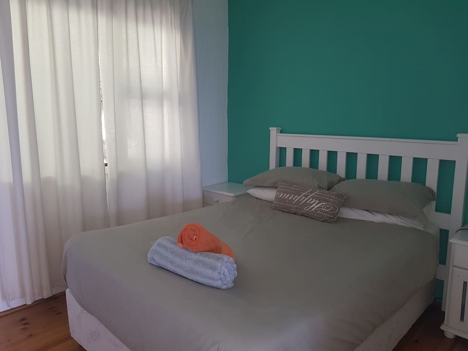 1st bedroom with queen sized bed