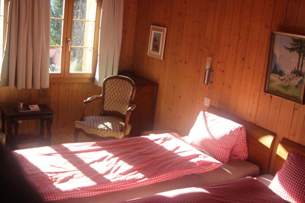 Doppelzimmer mit eigenem Bad und Hotelkomfort