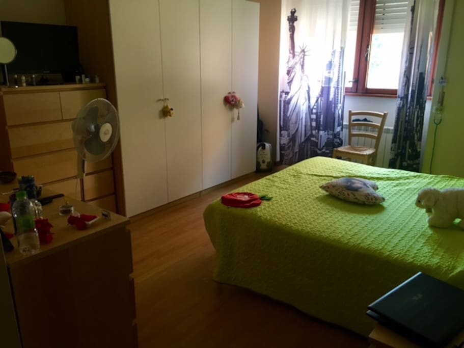 Room with fan and flat tv