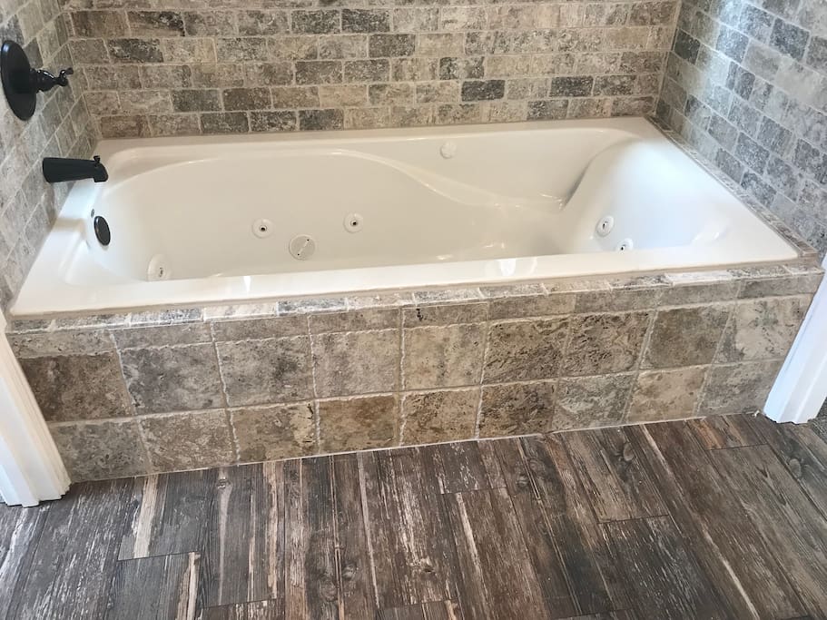 Master jet tub