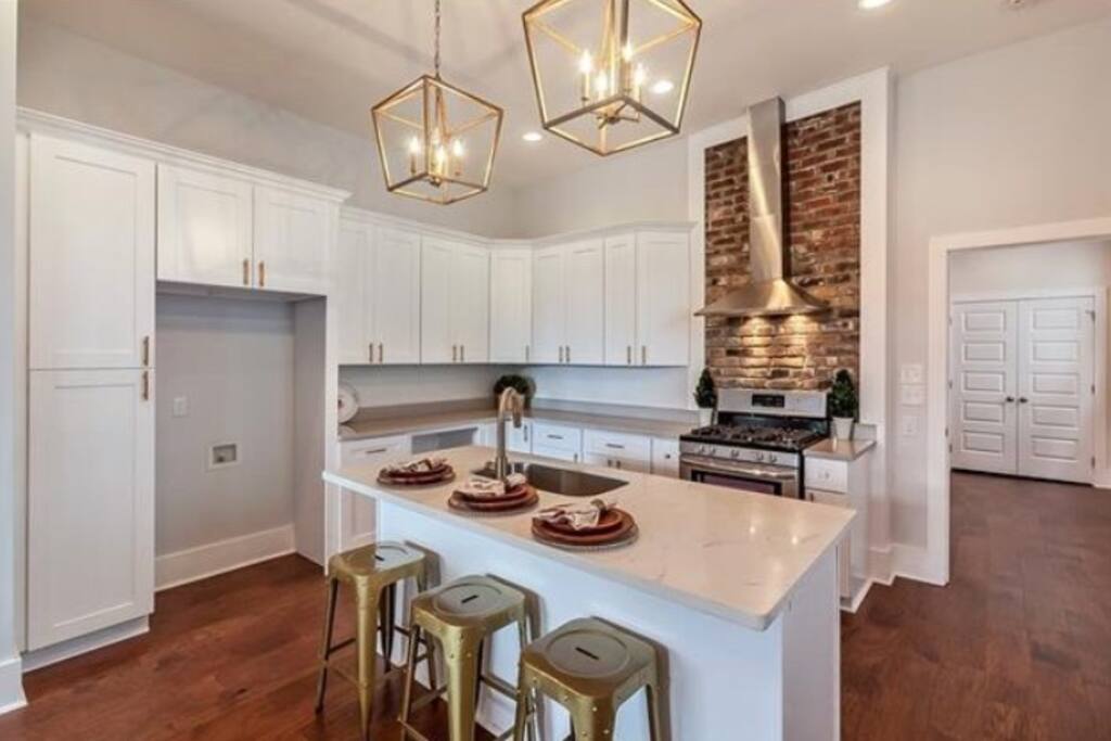 Kitchen Open Concept (new fridge included)