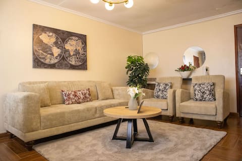 Luxury 3 bedroom. Aminute walk to Rupa mall