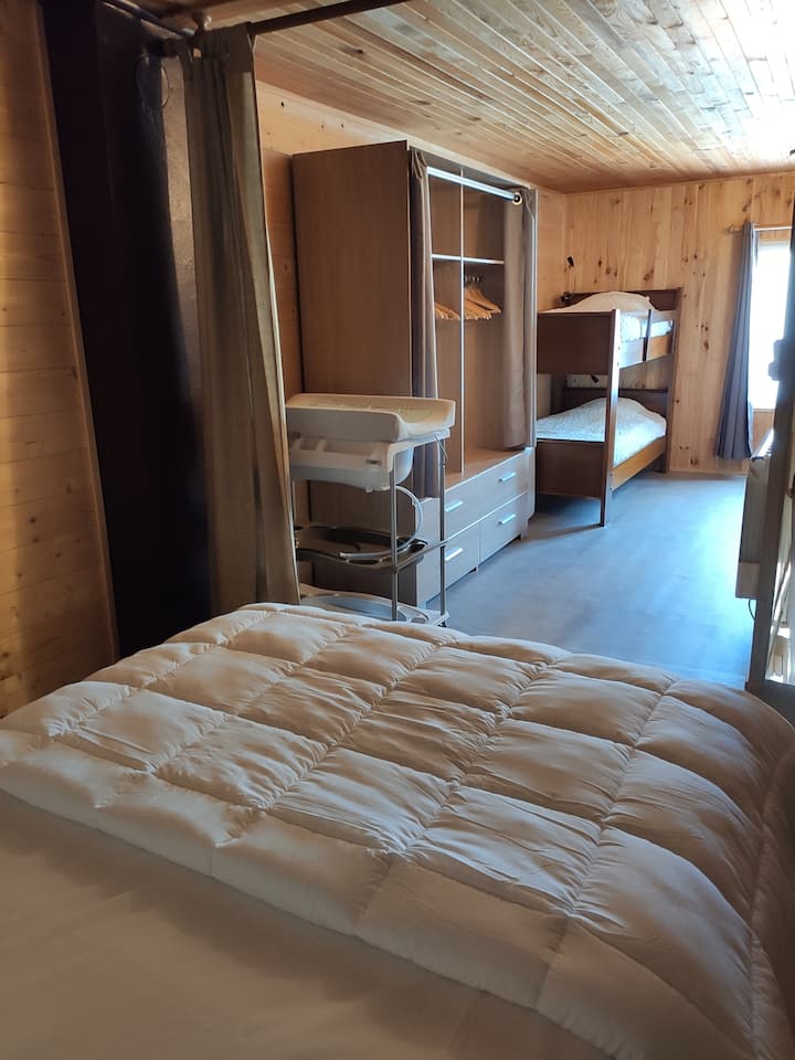 Large bedroom on the first floor that includes a double bed, in the suite a bunk bed as well as a crib.
A large wardrobe to store your belongings . 
It has a mobile air conditioner and fan when there are great heat. 