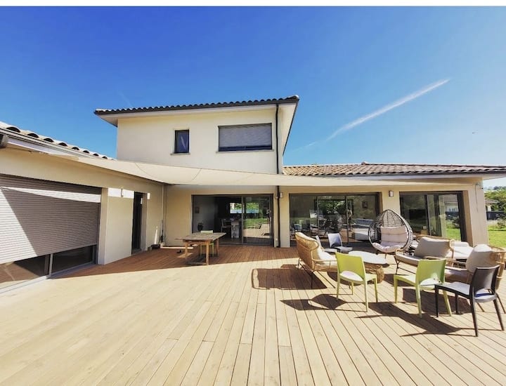 Villa Moderne Au Calme, Piscine - L'Arbresle