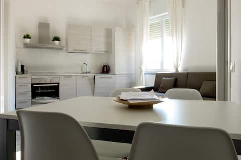 SPACIOUS TWO-ROOM APARTMENT FIERA MILANO APP 11