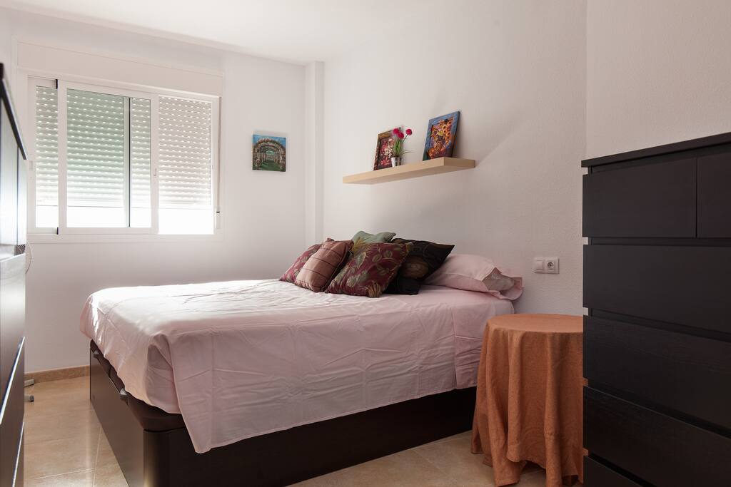 Master bedroom 180 cm King bed