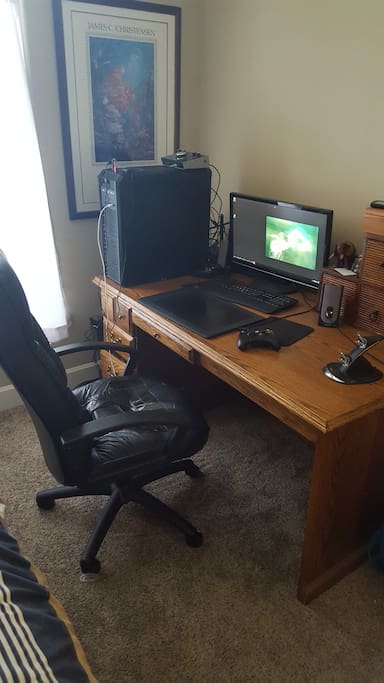 Wifi and desk in room (computer not included)