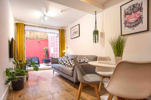City centre, 2 bedroom with garden on Portland sq