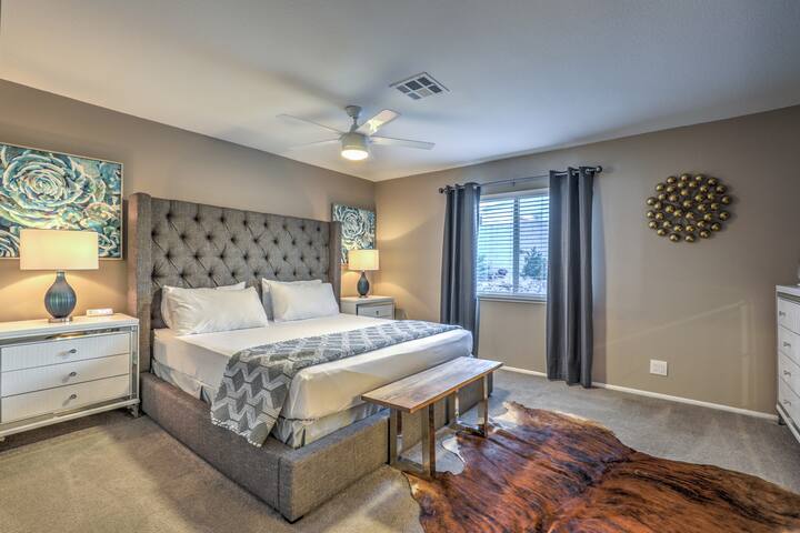 1.8 Miles from the Strip! Private Pool, Game Room! gallery image 5