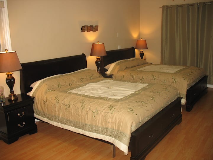 Big bedroom with 2 Queen size bed & full bathroom