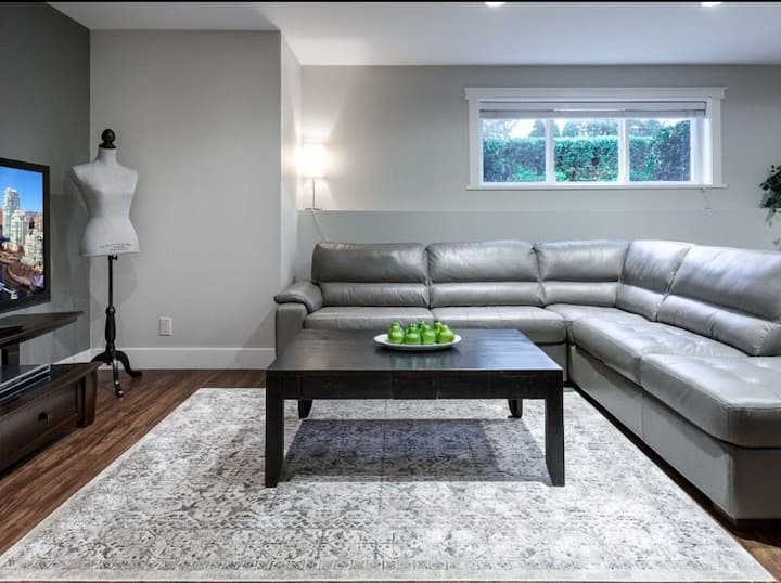 Home Away From Home! Spacious 2 Bdm Grand Blvd - North Vancouver