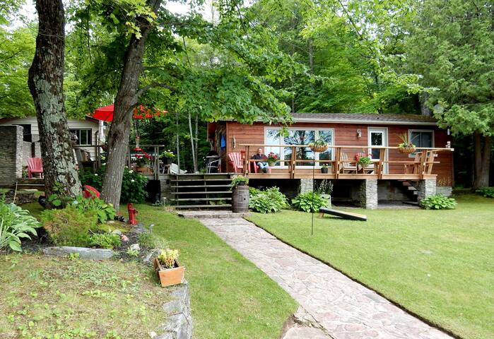 Waterfront Cottage On Crystal Lake Kinmount Cabins For Rent In