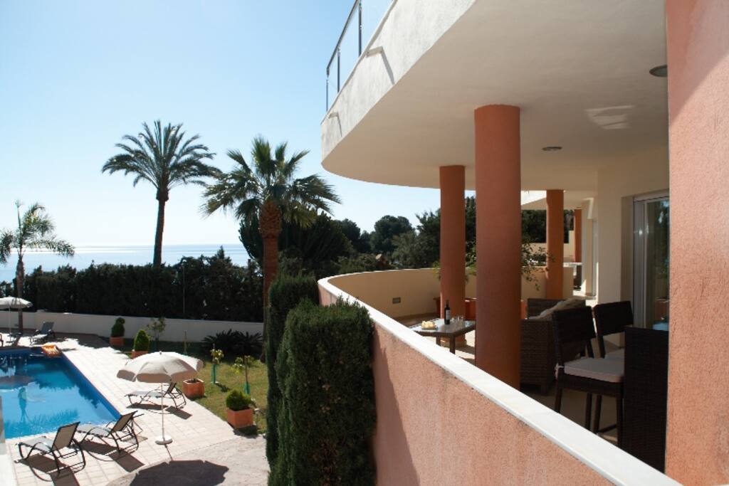 Terraza a la piscina