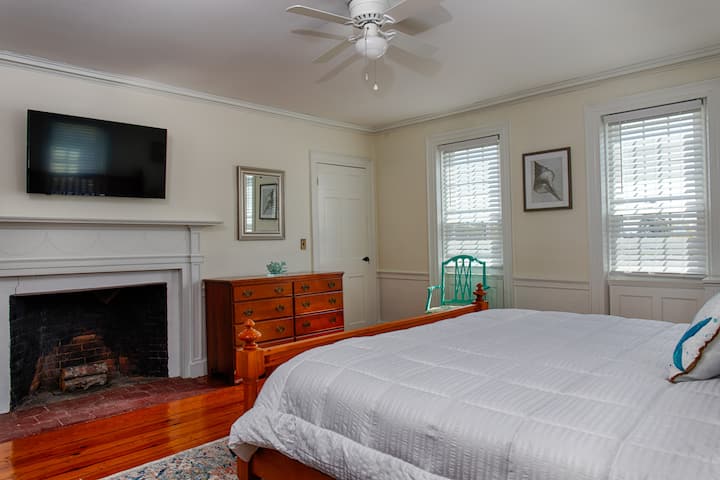 Საძინებელი 4, 1-ლი სართული, საწოლი დიდი ხნით