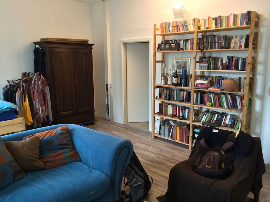 Schrank + Bücherregal