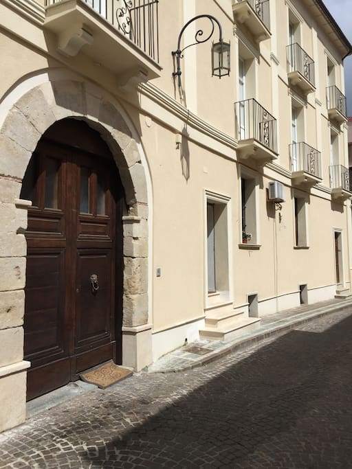 Palazzo 1800 con entrata appartamento