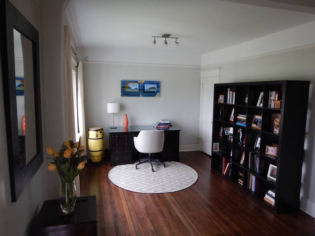 Sunny family-friendly house in Kits gallery image 4