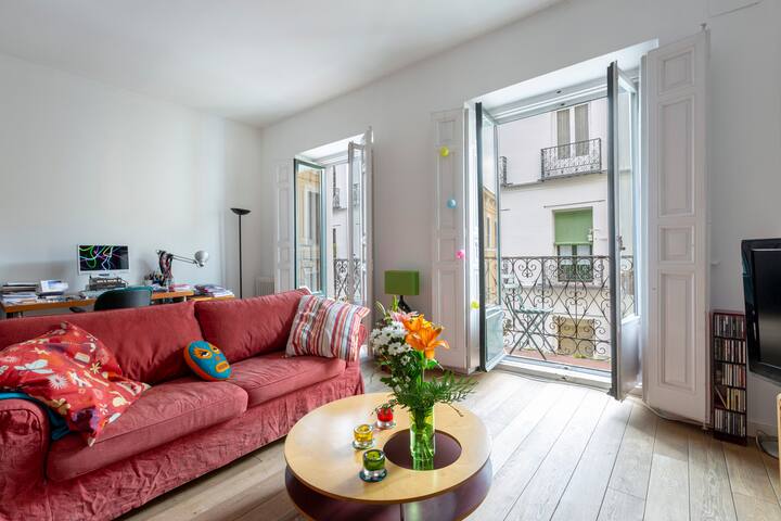 Gran piso, con encanto, en el Madrid histórico gallery image 2