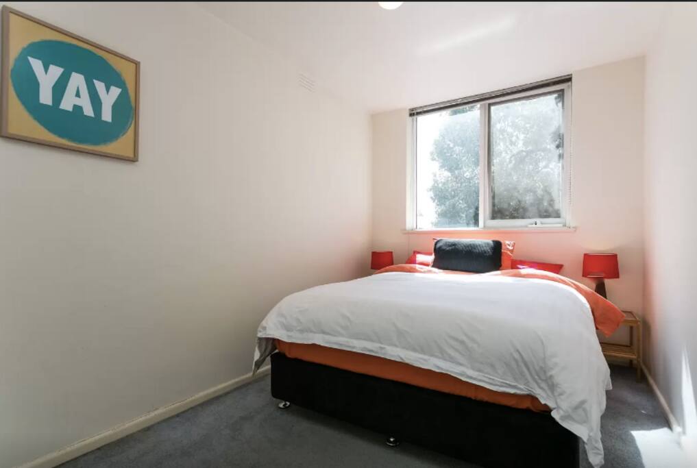 Very comfy queen sized bed
