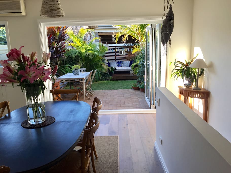 indoor/outdoor dining