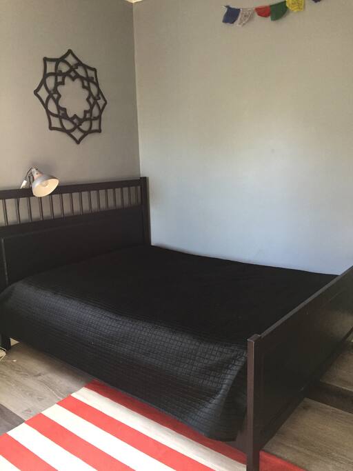 Queen bed