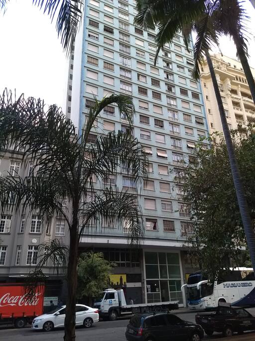 Este acesso da na Barão de Limeira com a avenida São João e praça Júlio de Mesquita.