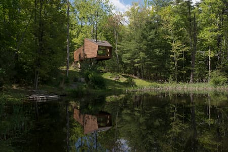 Willow Treehouse - secluded, unique, romantic